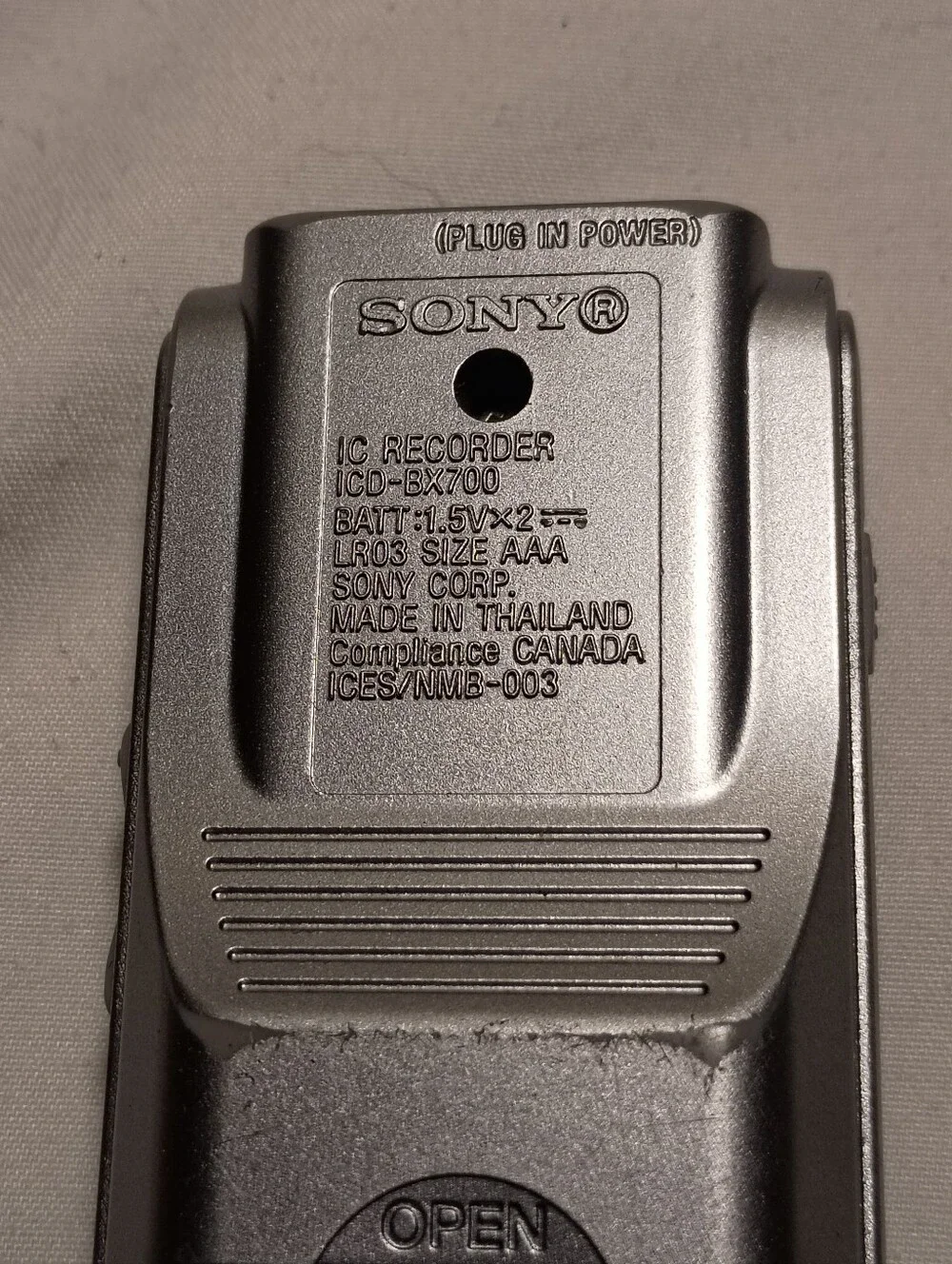 Sony ICD-BX700 2GB Digital Voice Recorder - Tested & Fully Functional Silver